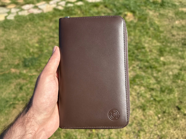 TYRIA PASSPORT WALLET - BROWN